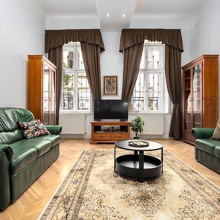 Emerald Suite With Free Parking Budapest Kültér fotó