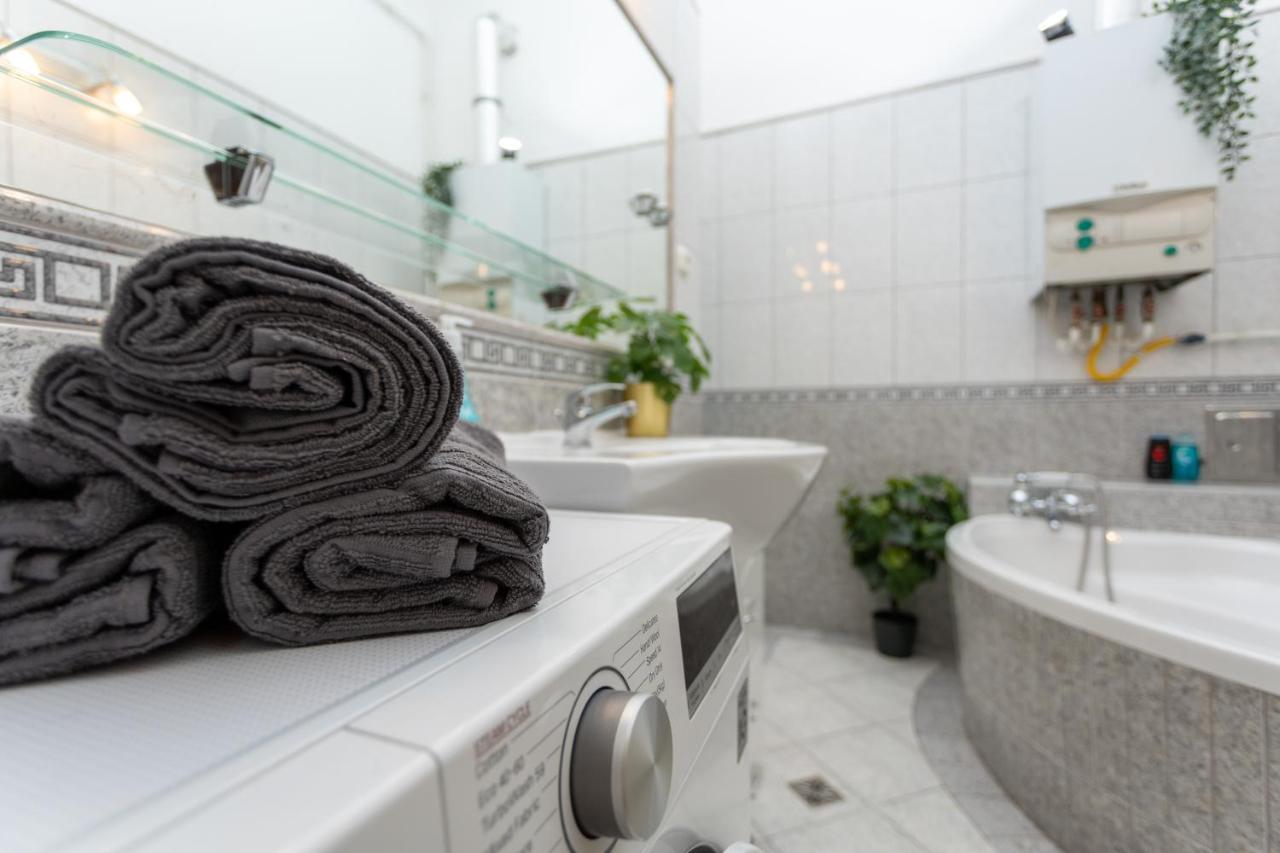 Emerald Suite With Free Parking Budapest Kültér fotó