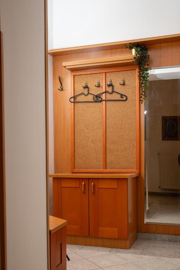 Emerald Suite With Free Parking Budapest Kültér fotó