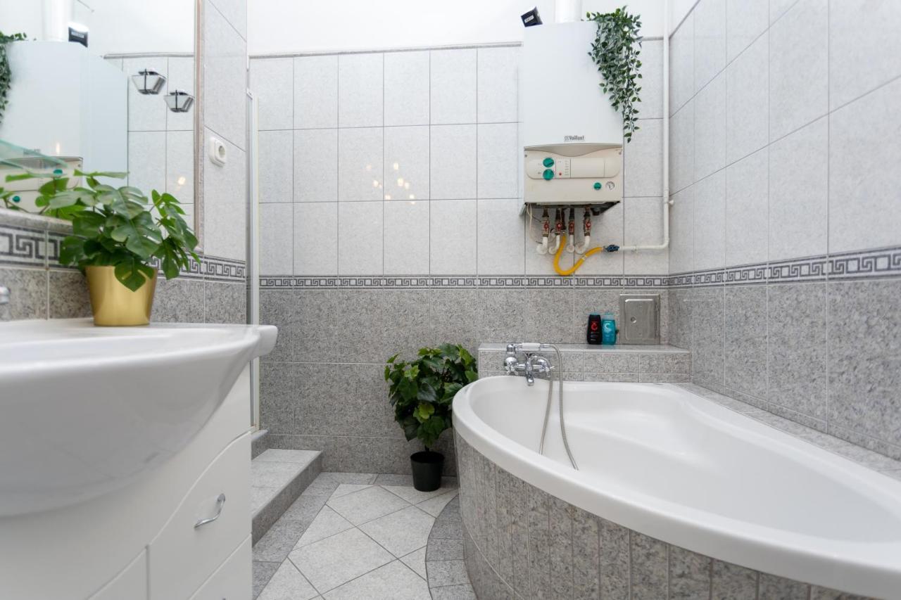 Emerald Suite With Free Parking Budapest Kültér fotó