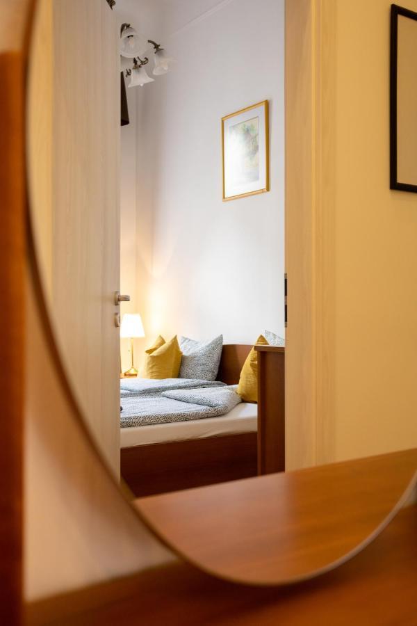 Emerald Suite With Free Parking Budapest Kültér fotó