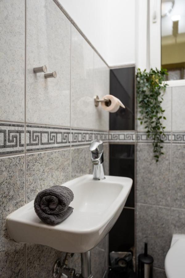 Emerald Suite With Free Parking Budapest Kültér fotó