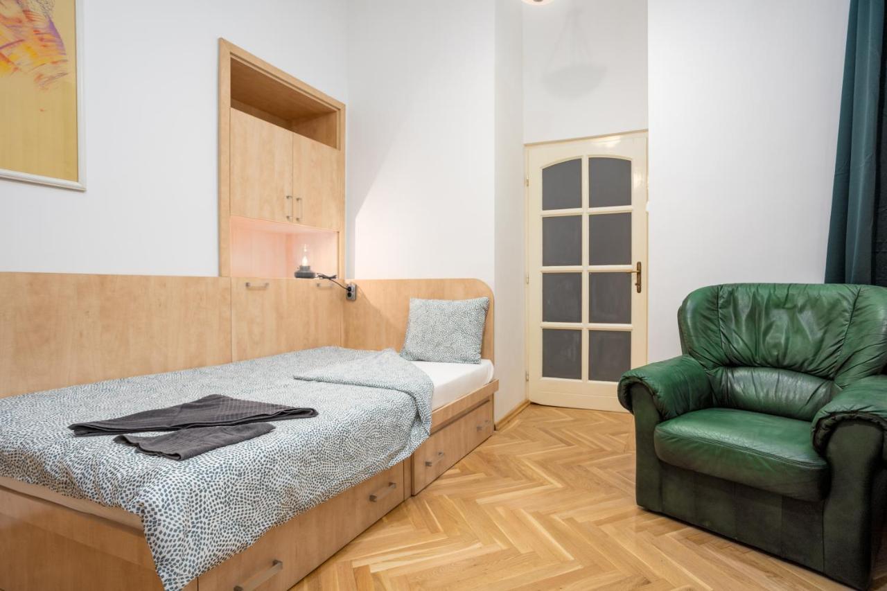Emerald Suite With Free Parking Budapest Kültér fotó
