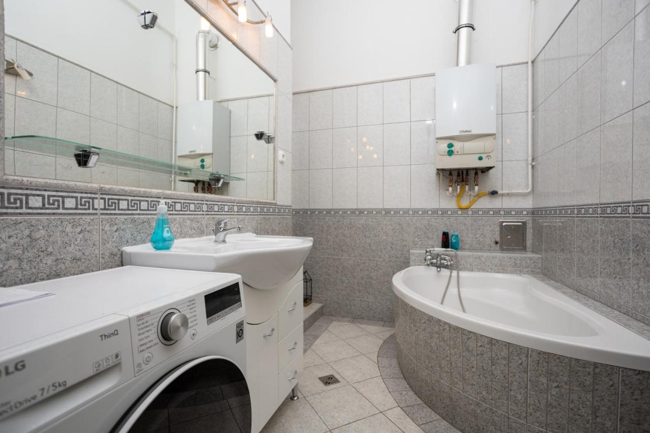 Emerald Suite With Free Parking Budapest Kültér fotó